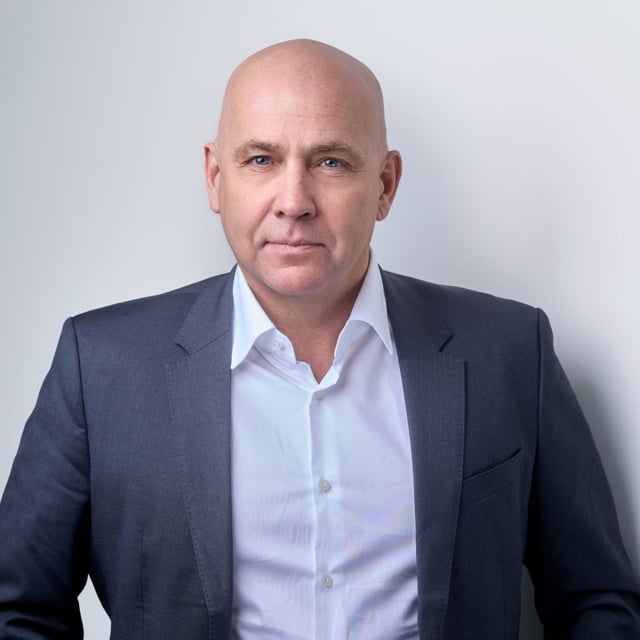 Dark green person icon on a lightgreen background