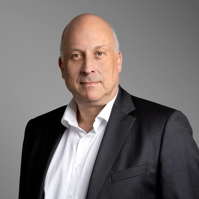 Dark green person icon on a lightgreen background